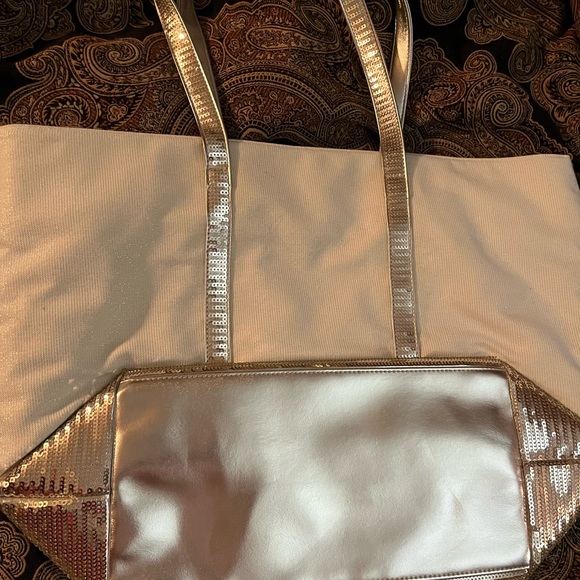 Victoria’s Secret tote. - Picture 3 of 4